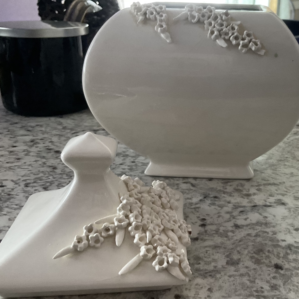 Elegant White Ceramic Box with Floral Design - Picture 5 of 9
